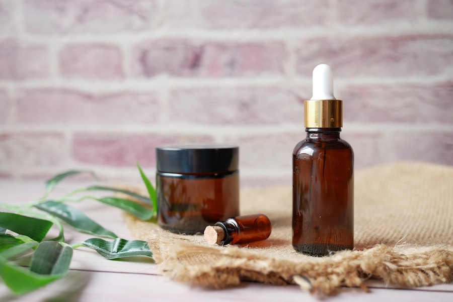 Naturkosmetik in braunen Glasflaschen